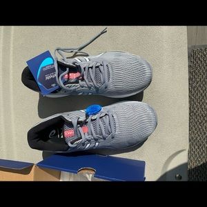 NWT ASICS size 9 Men Gel-Pulse 11. Comfy shoe!